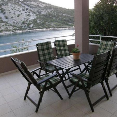 Apartments Ljubi Vinišće المظهر الخارجي الصورة